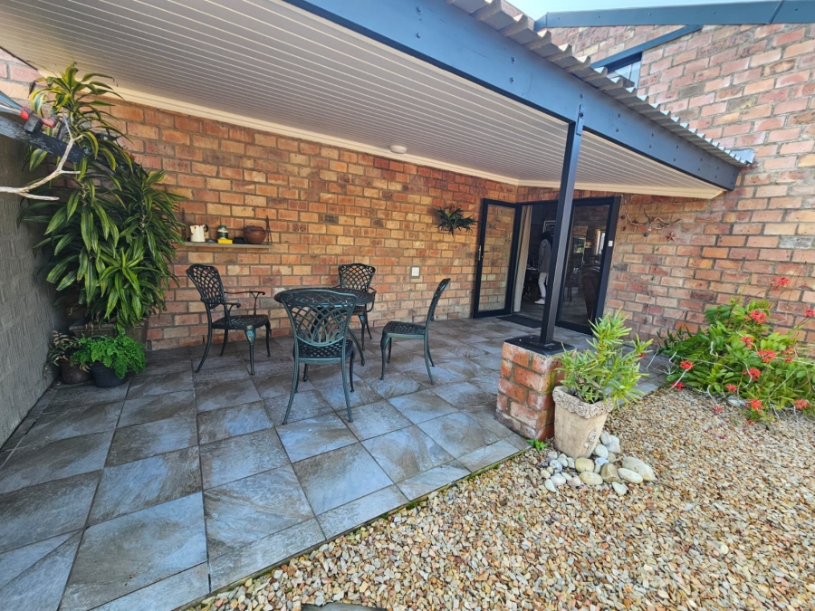 3 Bedroom Property for Sale in Stilbaai Wes Western Cape